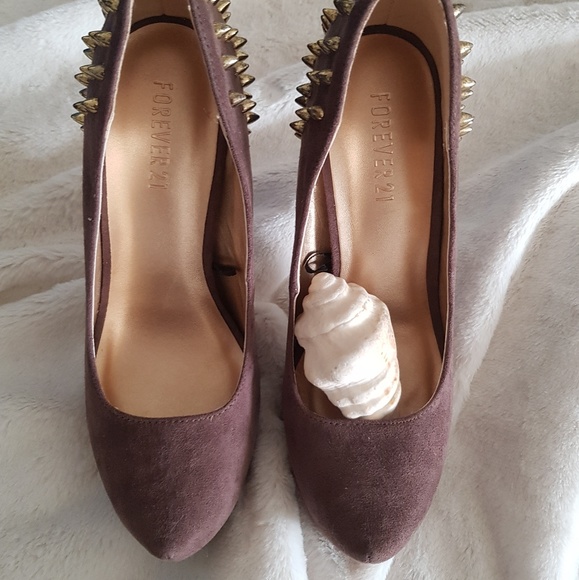 Forever 21 Suede Studded pumps - Picture 4 of 8